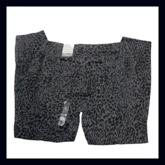 Style & Co Wild Puma Gray & Black Mid Rise Curvy Fit Skinny Leg Size 4 Jeans - Picture 5 of 7